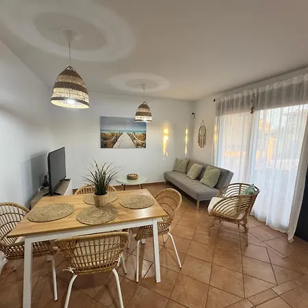 Private Terrace בקתה Majanicho