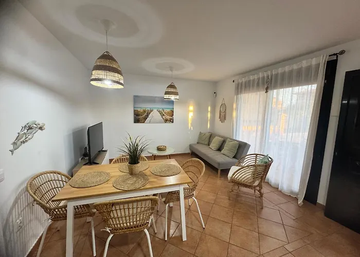 Private Terrace בקתה Majanicho